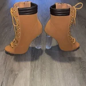 Timberland look alike pump with glass heel